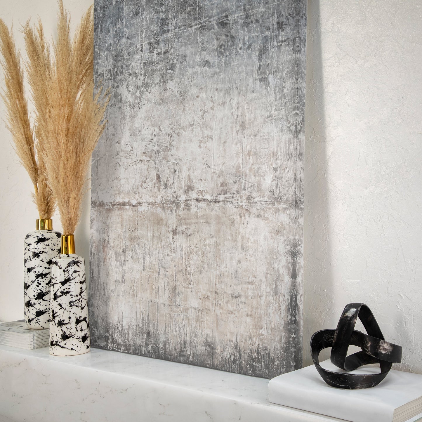 15"h Vase W/ Gold Neck, White/black